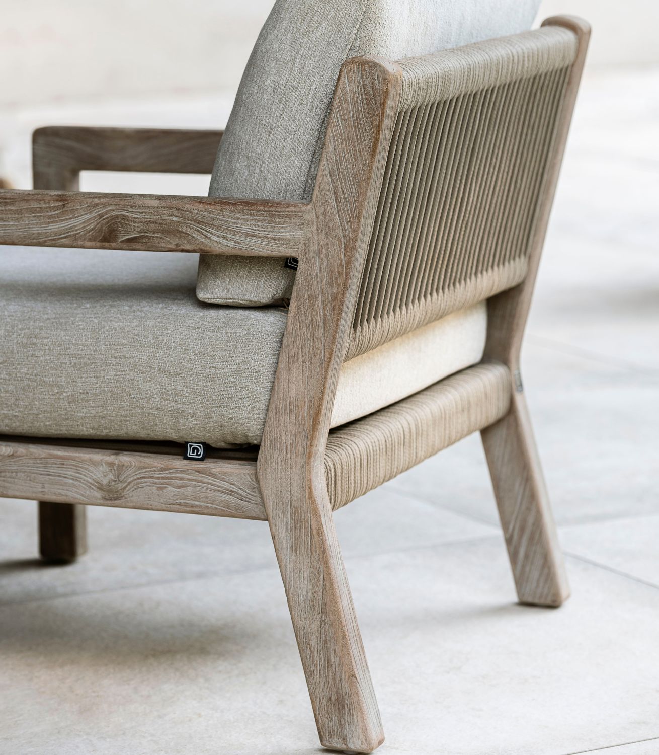 Mario Lounge Chair (1)