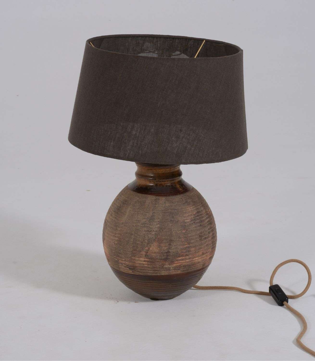 Lampbase ceramic with brown lampshade