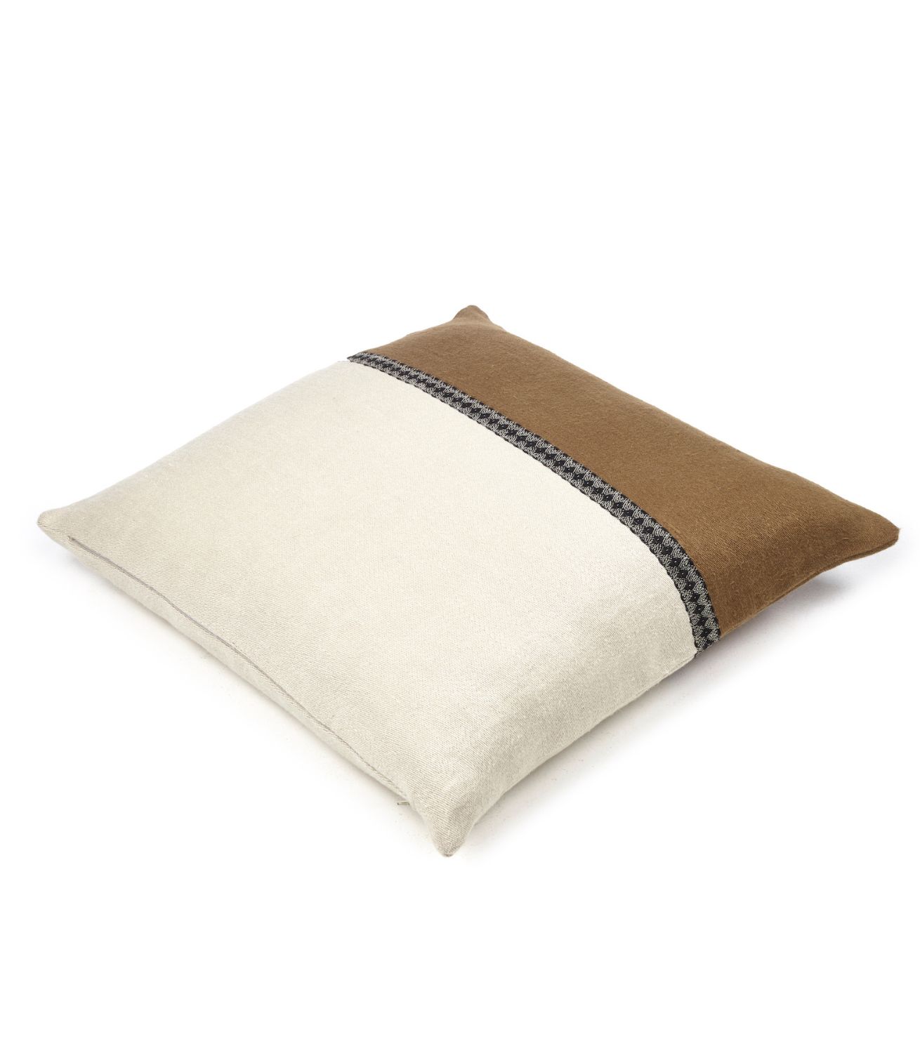 Etienne Scatter 63x63cm (2)