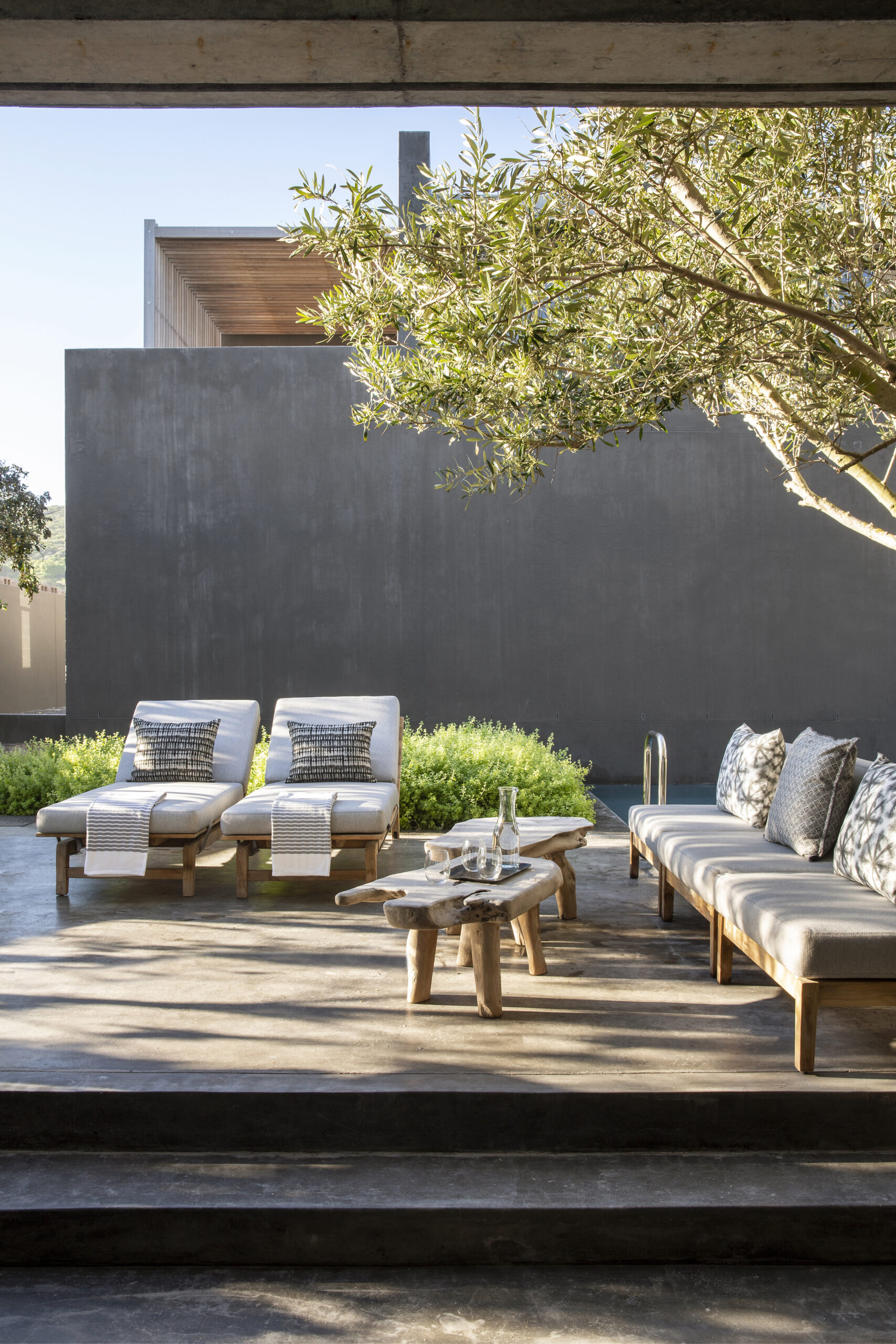 Courtyard with loungers