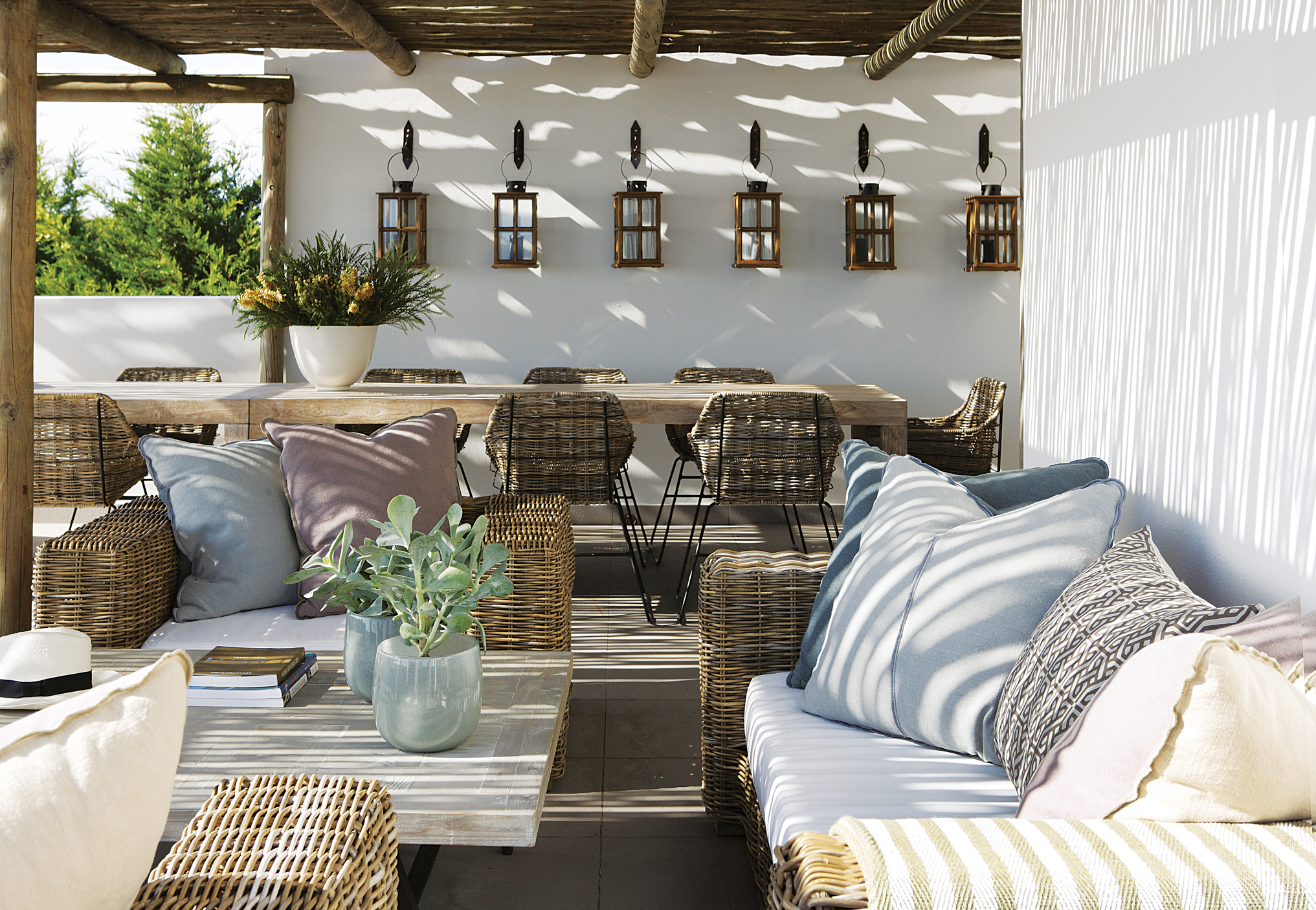 Outdoor dining and seating