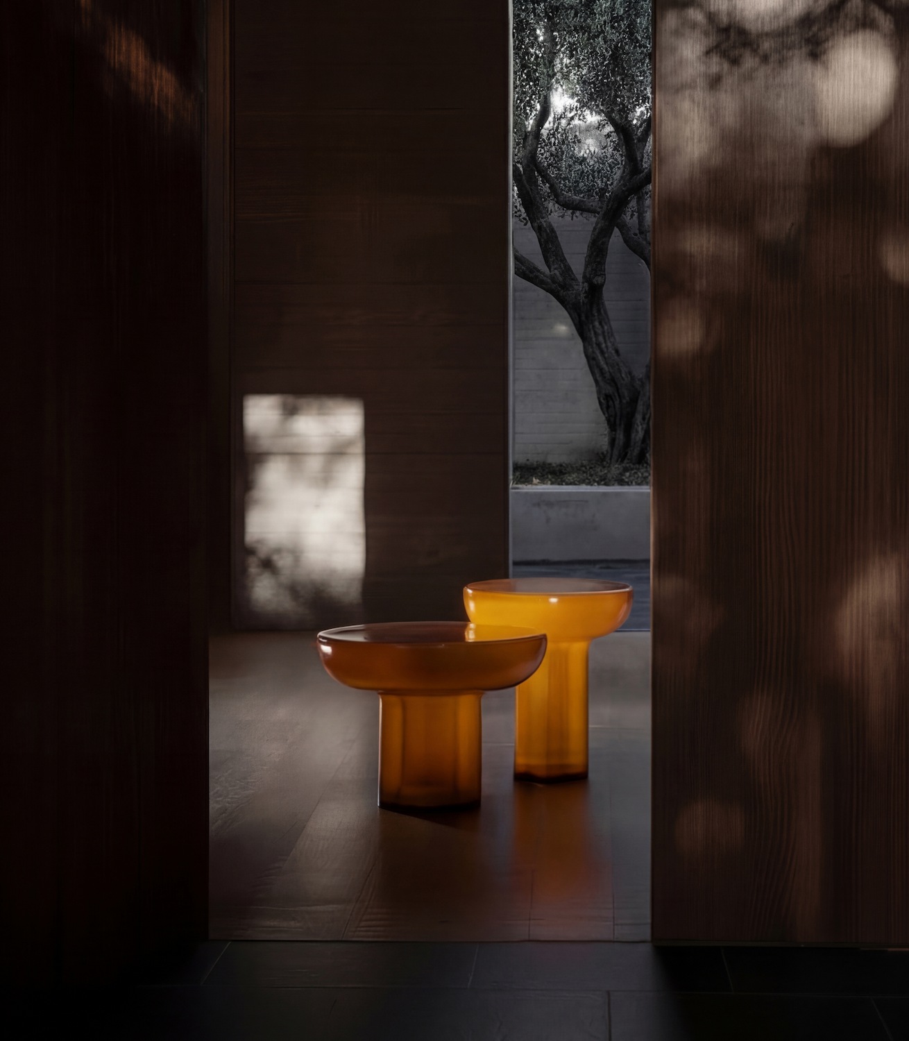 Crown Table, Tall - Caramel - Mood 2 (1)