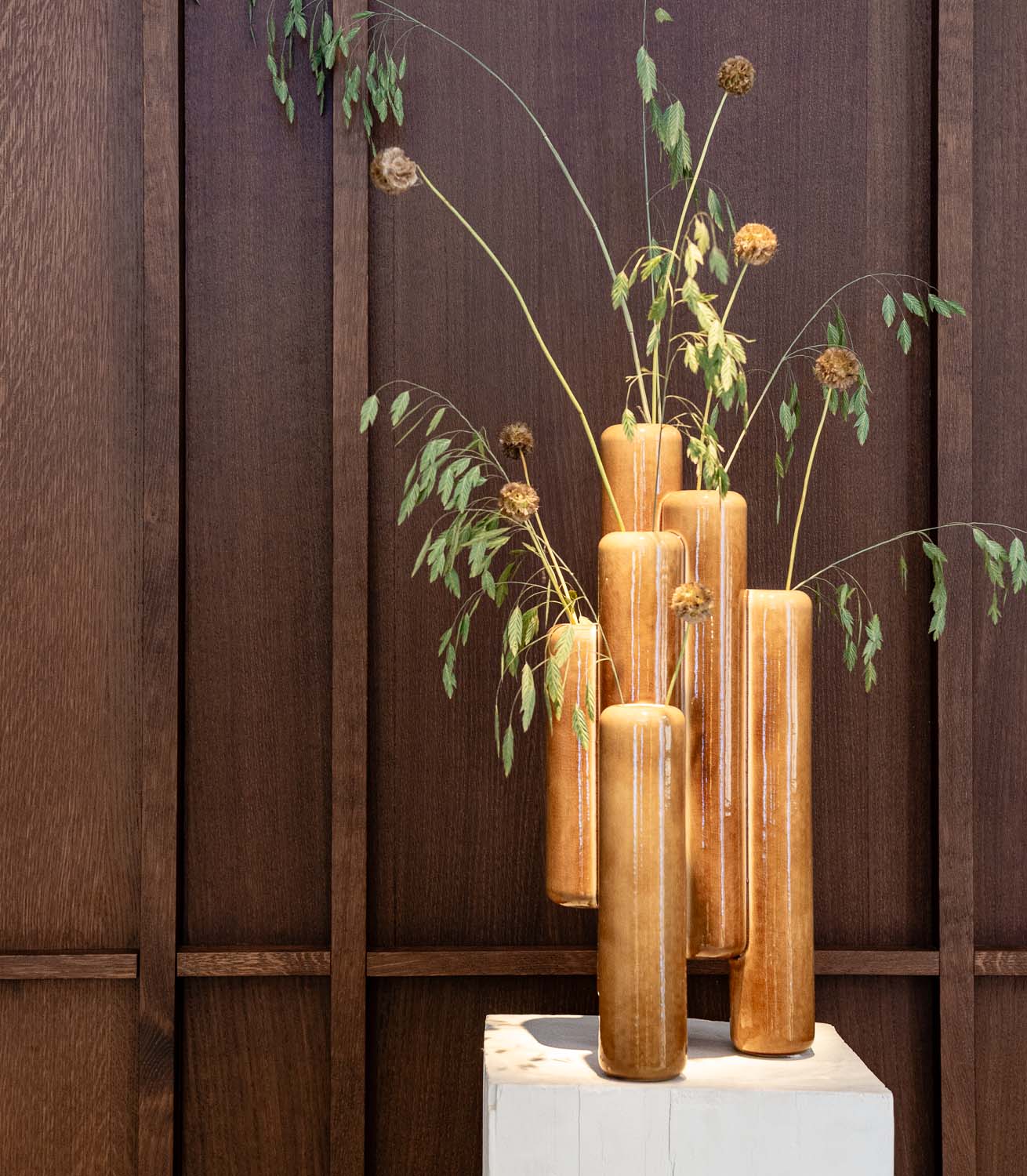 gode-vase-ceramic-golden-honey-lifestyle