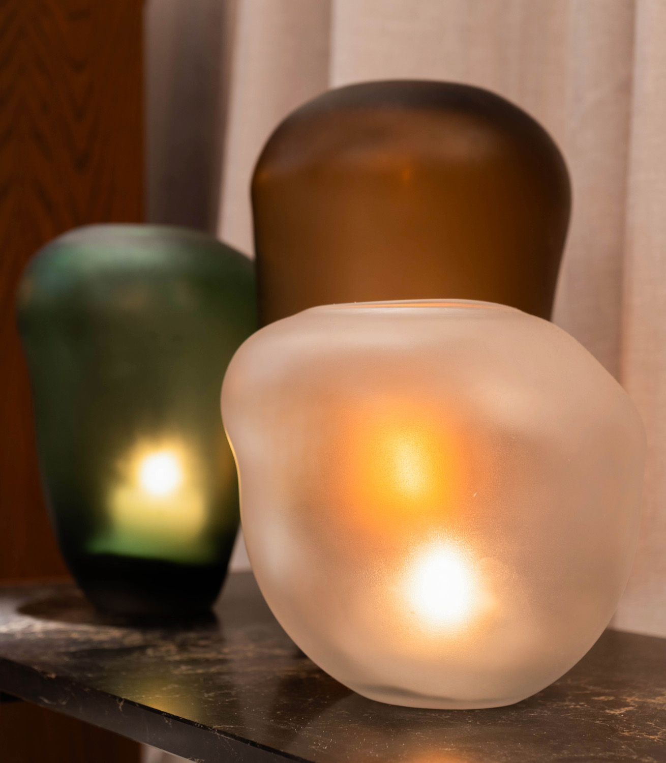 vase-rune-glass-lifestyle-la-grange-interiors-1